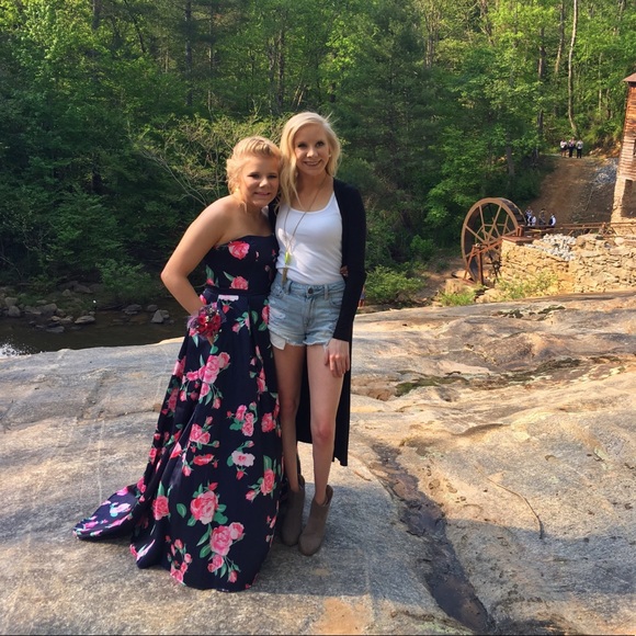 Prom dress❤️ - Picture 2 of 4